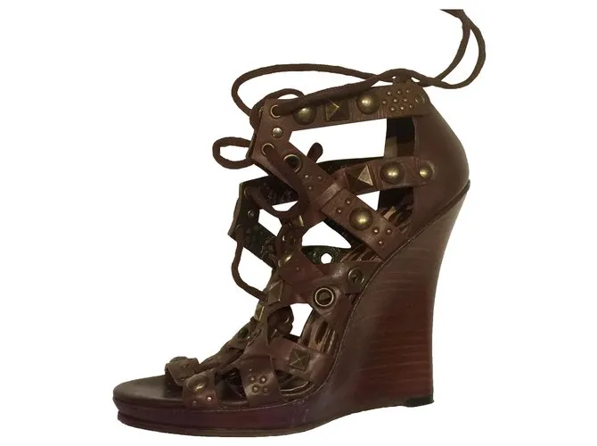 Dolce & Gabbana Sandalias Gladiator con tachuelas y cuña de D&G Castaño 