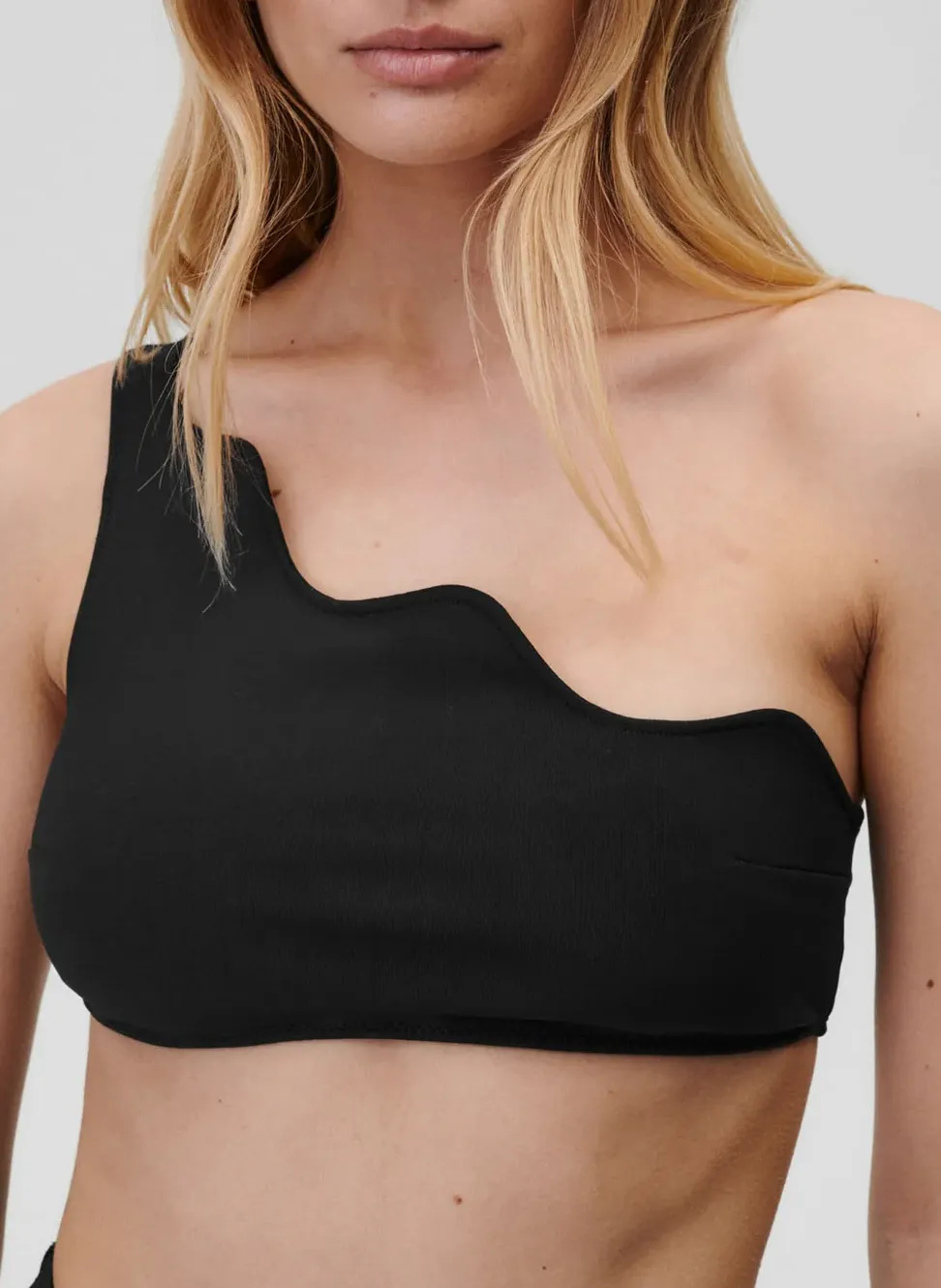 UNDRESS CODE DASHING - Top de bikini asimétrico en negro