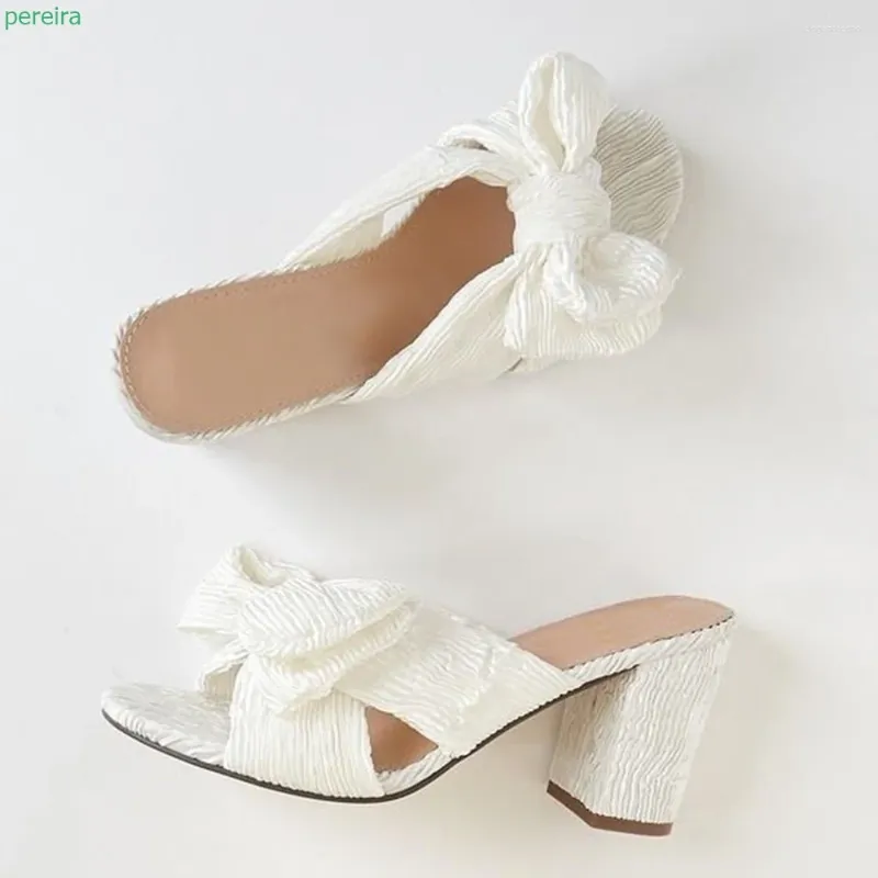 Zapatillas blancas slip-on platado arco de verano para mujer sandalias de tacón de tacón de espesor moda sexy sencillo de buena 